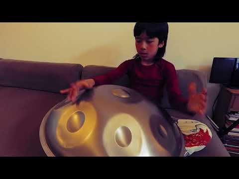 Ibni Rocks plays "Middle & Thumb" on D Kurd Meridian Handpan