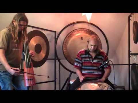 ImproDuoRaiKa: K.Duringer & R.Rabus : E-Kontrabaß & Caisa