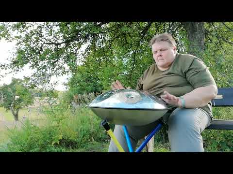 SonidoDeMano Handpan unterm Apfelbaum