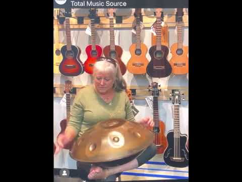 @thathandpanlady4510 …🛸🎶 Playing a Bm Celtic @cenzhandpan at the @totalmusicsource5010  store ! 🎶🛸