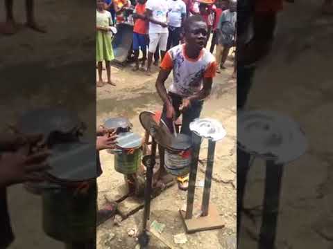 Musique de rue avec une batterie recyclée 🔴 djoliba music store