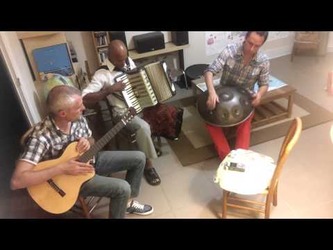 JAM1 at home with the JOF's (Guitare, Accordéon, Handpan Meraki Kurd9) - Jean-Matthieu Bourgeot (HD)