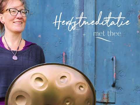 Herfstmeditatie met een kopje thee