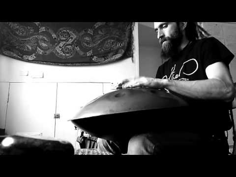 Handpan impro in London. Marcos Úbeda.