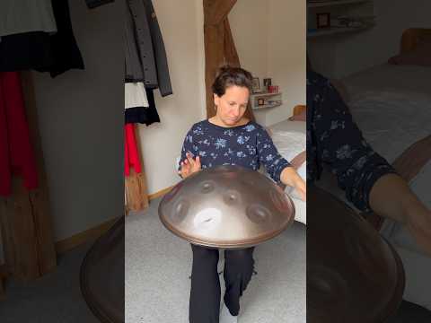Swing-Vibes on the E-Amara Handpan 💫💚 #handpanmusician #percussion #ayasa #handpan