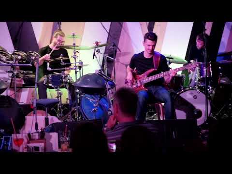 Fekecs Ákos Life Project - Fractals (Opus Jazz Club, Vocal and Drum Solo Detail)