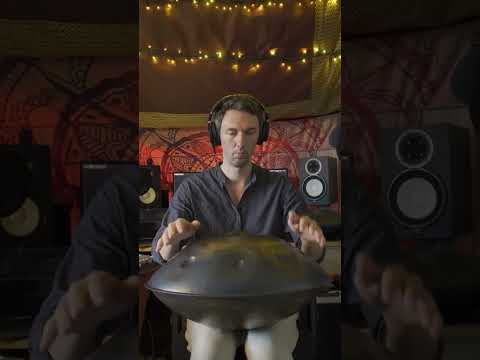 The scale is called E Dorian and it is a very uplifting mode which was very sooting to record 🎶