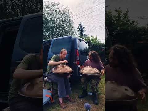 These two handpans sound so cool together!!!