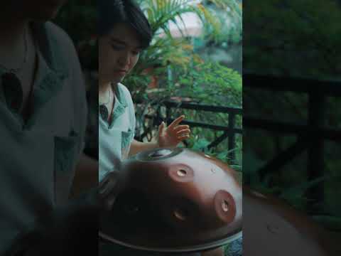 Ở nhà những ngày mưa và chơi một bản nhạc, tâm hồn bạn sẽ được xoa dịu. #music #handpan