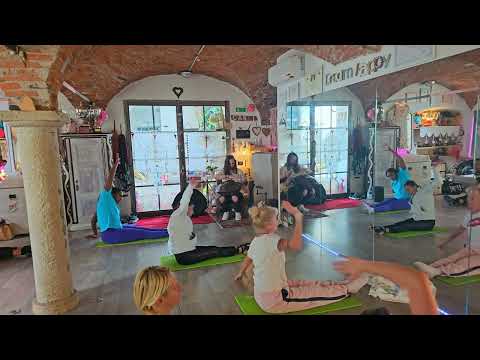 Stretching and Handpan - 1 Hour - Lezione con Laura Carli