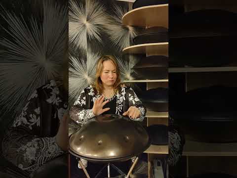 Елена Суслова играет на Handpan Overtone C# Celtic