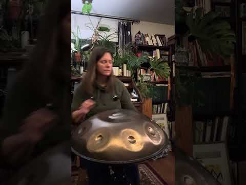 Moody Handpan music for soothing sorrowful hearts.