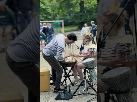 Can two hands think as one?
