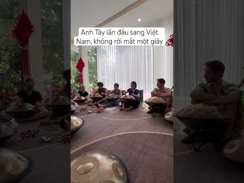 Anh Tây lần đầu sang Việt Nam, không rời mắt một giây #handpan #hangdrumvietnambylongpercussion