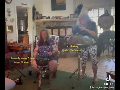 🎶🧘🏼‍♂️ So let’s get mellow! 🧘🎶  With Women of Steel, @kosmosky_english , and @gios.instruments 💕