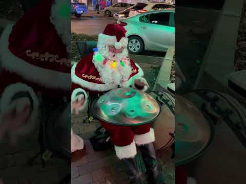 Handpan Santa made his debut! ππΈπ
#handpansanta #HereComesSantaClaus #Christmas #handpan
