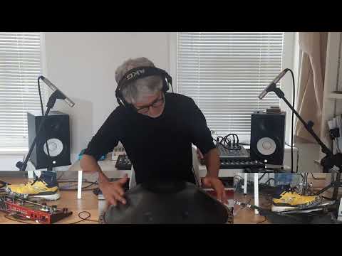 Handpan and loop station