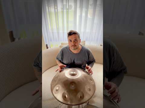 First time i try to look into the camera while playing the Handpan. Is not really easy🙏🏻 #handpan