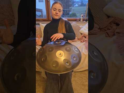 little impro of the day ✨️☺️played on my beautiful E Amara 20 from @OpsilonHandpan #handpan