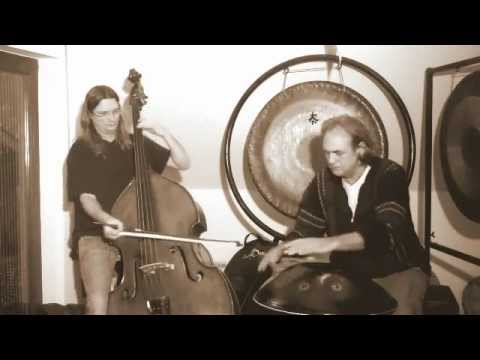 Kalle Duringer: doublebass & caisa : Rainer Rabus