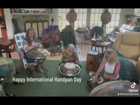 🛸🎶 Whoop whoop!! Happy International Handpan Day! From 3 of Florida’s Women of Steel…🌞🌴 🎶🛸