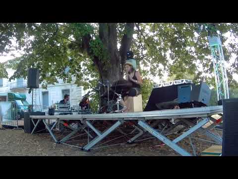 Béren - impro sur un Handpan Prototype Angel au Magic Hand Festival
