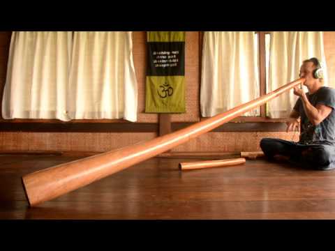 Didgerido from Australian Blood wood eucalyptus with 4  removable screw mouthpiece