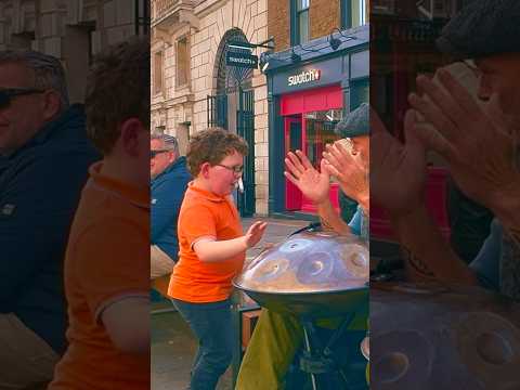 We love when people join in ✨ But when young Roland put bunny down … 💚🐰 #handpan #handpanmusic