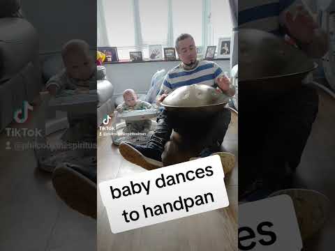 baby dances to handpan 😁 #handpan #handpanman #handpanmusic #baby #happy #music #viral
