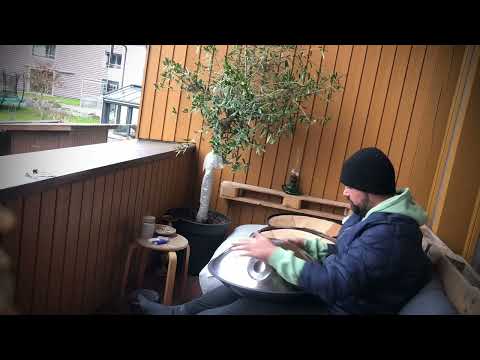 Musik auf dem Balkon - Handpan Ugur Cis Celtic Moll