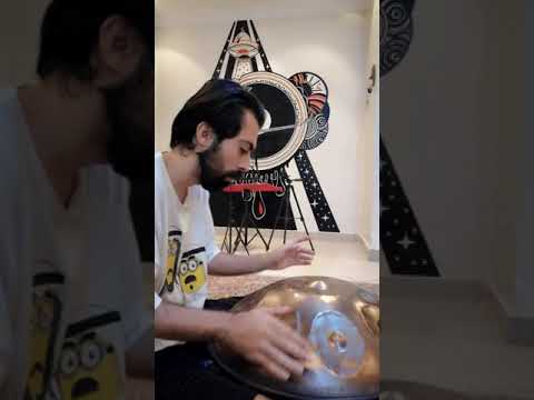 Look familiar? 🤔 #lalaland #handpan 🛸 #hangdrum #alipantam #هندپن #هنگدرام