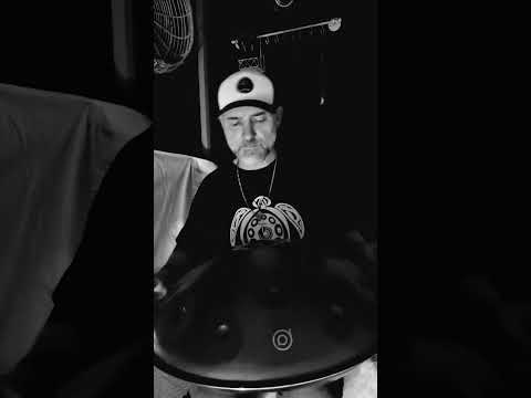 ... Seid lieb zueinander. Die Dunkelheit ist der Anfang des Lichts. Habt Vertrauen. Handpan.