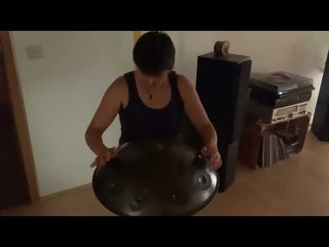 „Ain‘t no sunshine“, Bill Withers, on Handpan F Voyager Leaf Sound Sculpture