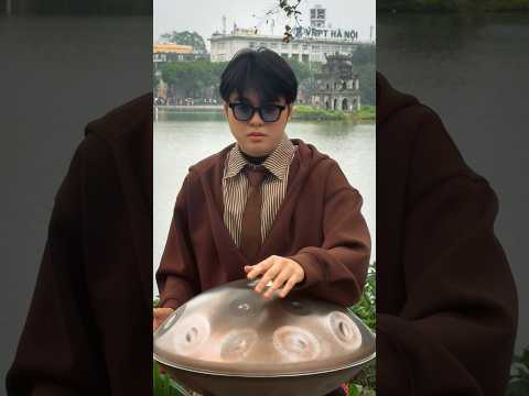 Bạn không về quê ăn tết mà ra hồ gươm chơi handpan? #chihung #handpanvietnam