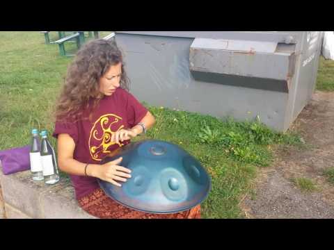 HangOut UK 2016 (Friday) - Samantha Archer on The Travelling Handpan
